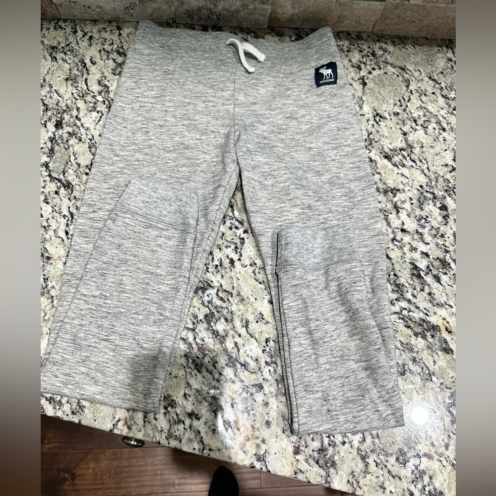 Abercrombie kids sweatpants size 9/10 in kids